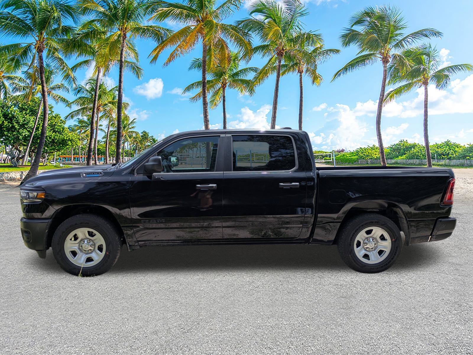 New 2026 Diamond Black Crystal Pearl-Coat Exterior Paint RAM Tradesman image 7