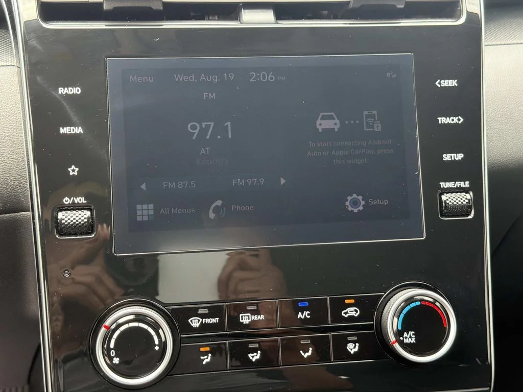 Used 2023 Black Hyundai SEL image 18