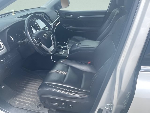 Used 2017 Blizzard Pearl Toyota XLE image 14