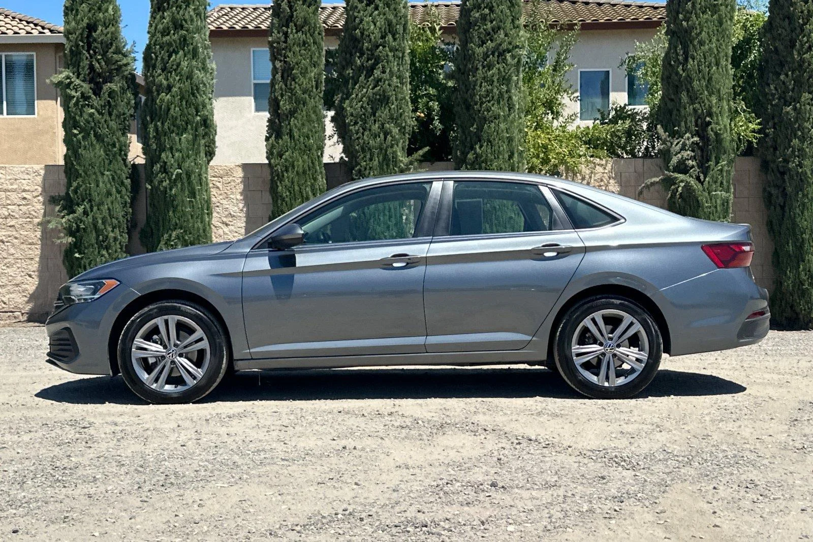 Used 2024 Platinum Gray Metallic Volkswagen SE image 7