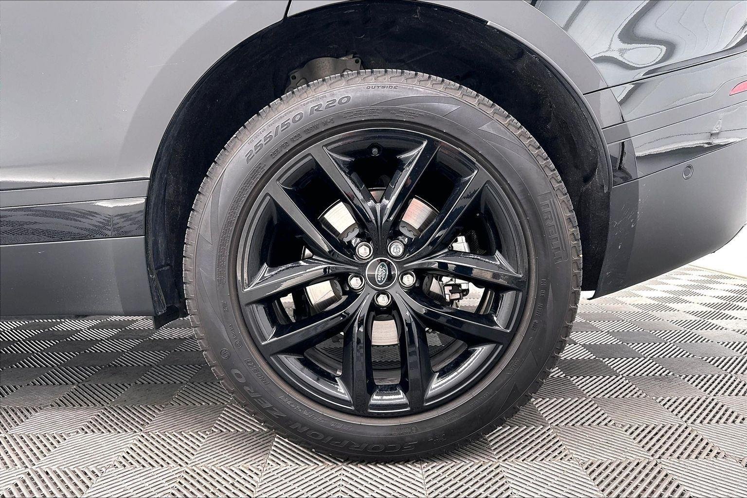 New 2026 Santorini Black Metallic Land Rover S image 14