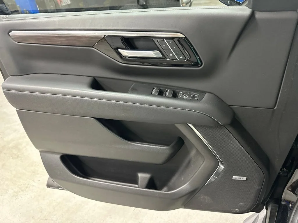Used 2025 Black Chevrolet Premier image 19