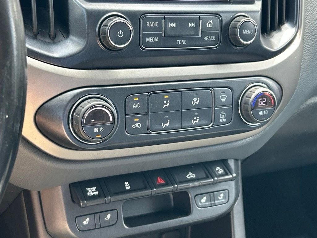 Used 2018 White Chevrolet Z71 image 34