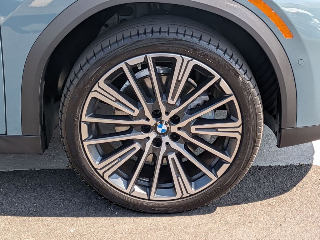 Used 2025 Green BMW xDrive28i image 27