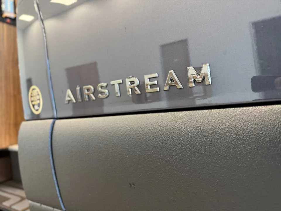New 2027 TENORITE GREY PREMIUM METALLIC AIRSTREAM  image 43