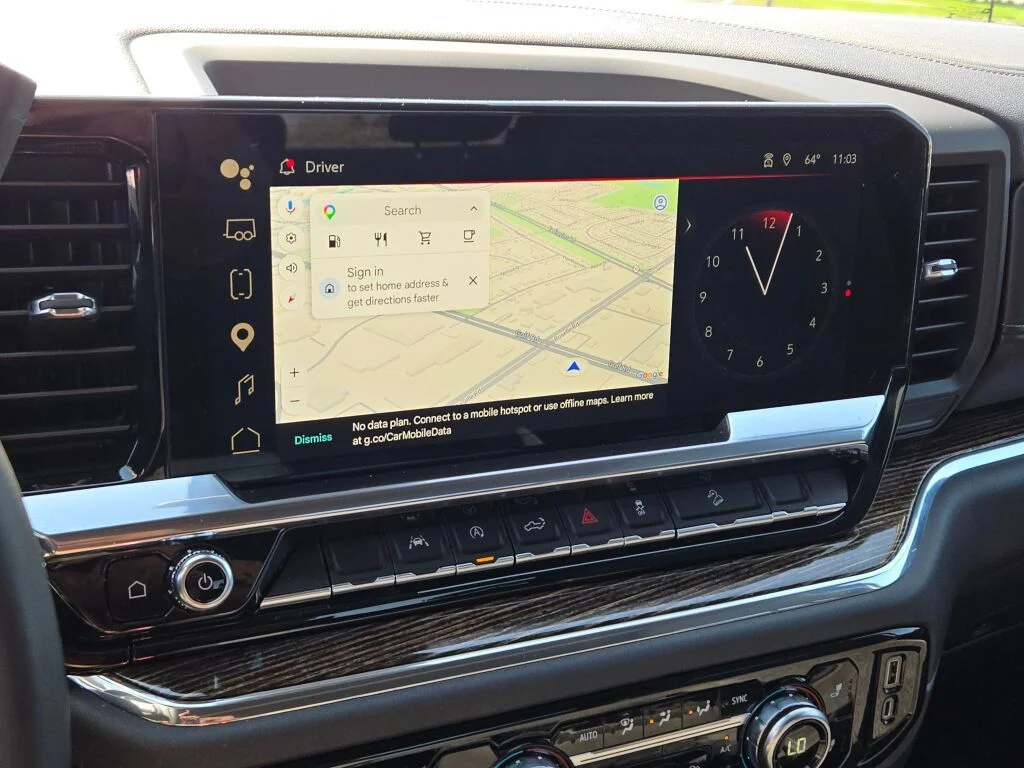 Used 2023 White GMC SLE image 27