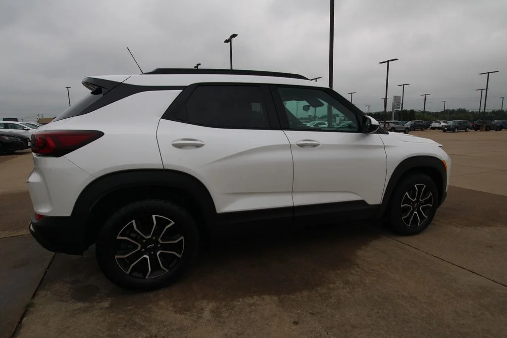 Used 2025 Beige Chevrolet ACTIV image 5