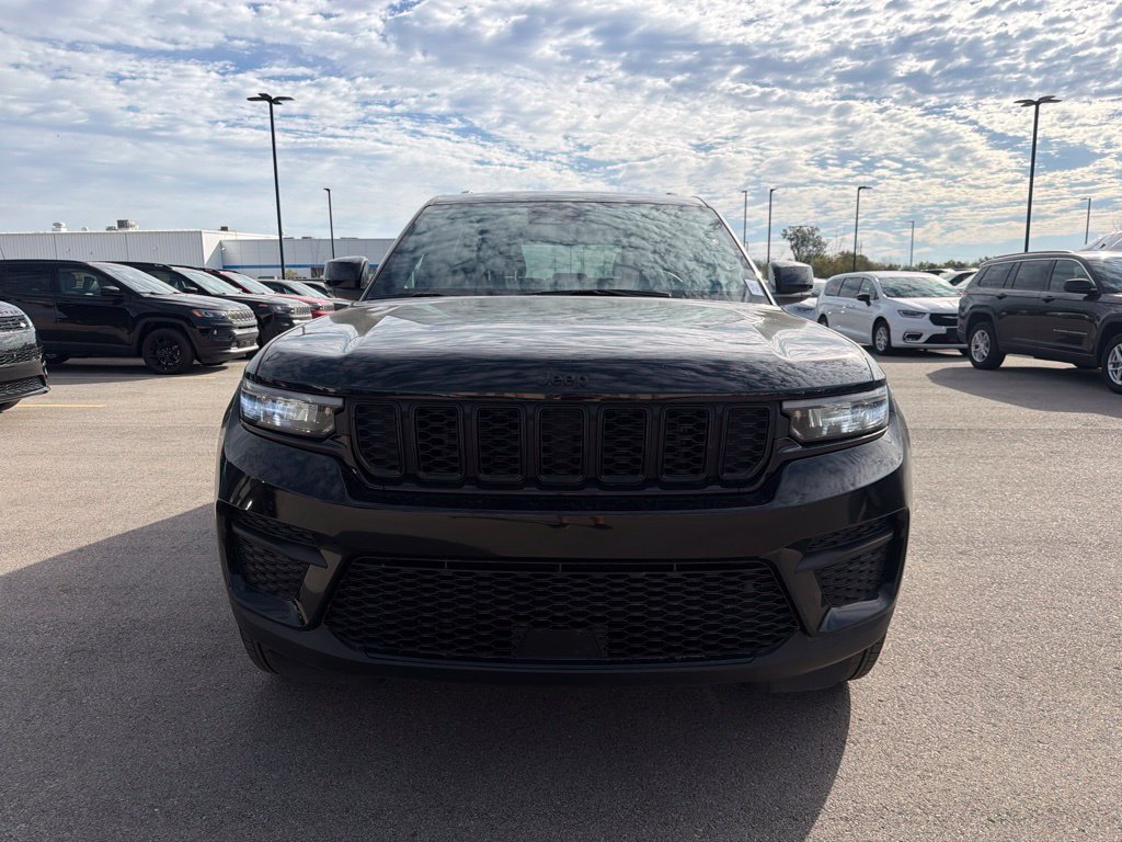 Used 2024 Jeep Grand Cherokee Altitude with VIN 1C4RJHAG7RC251303 for sale in Kansas City