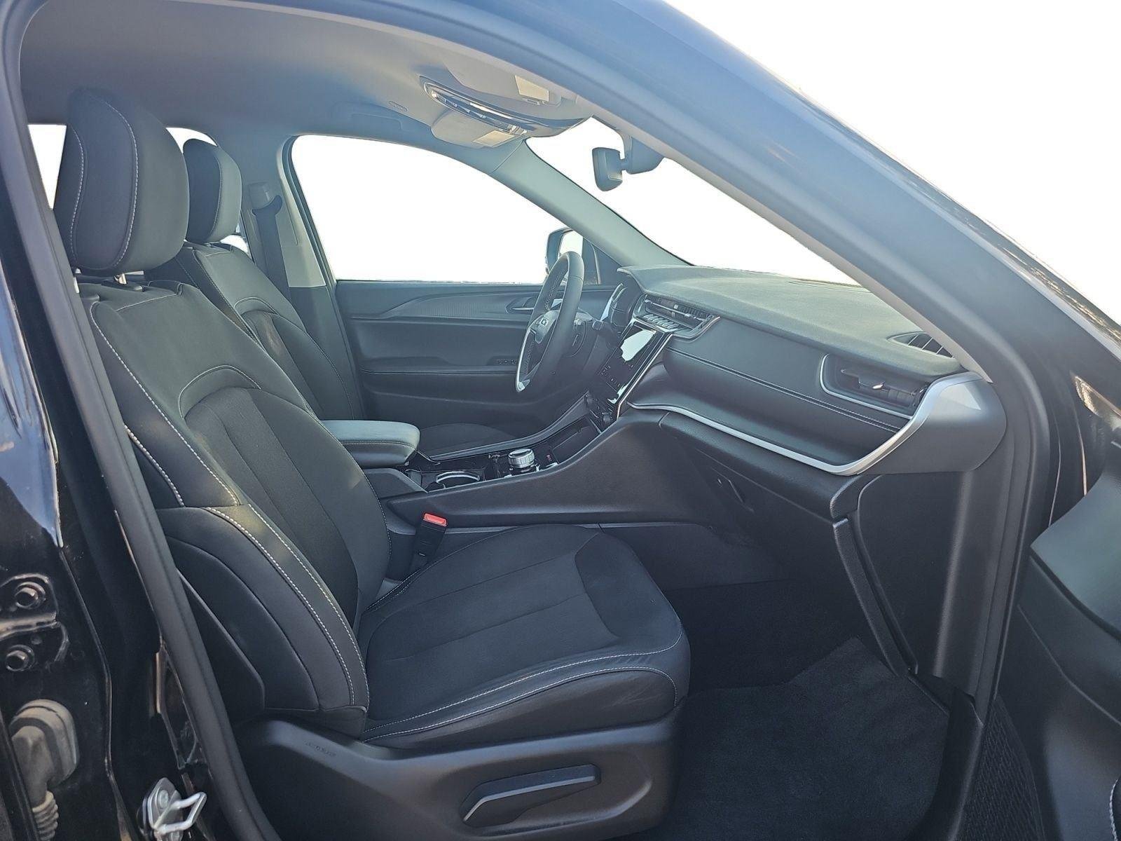 Used 2023 Diamond Black Crystal Pearlcoat Jeep Laredo image 23