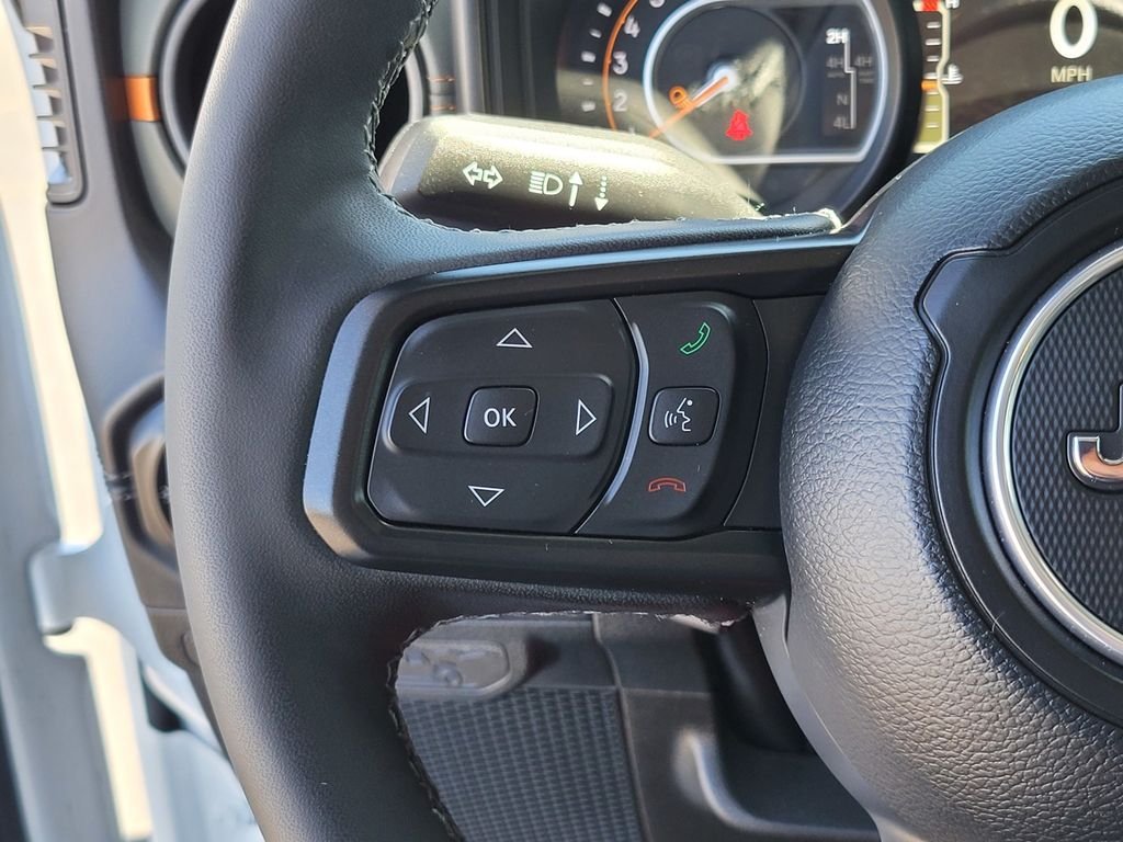 Used 2025 White Jeep Mojave image 25