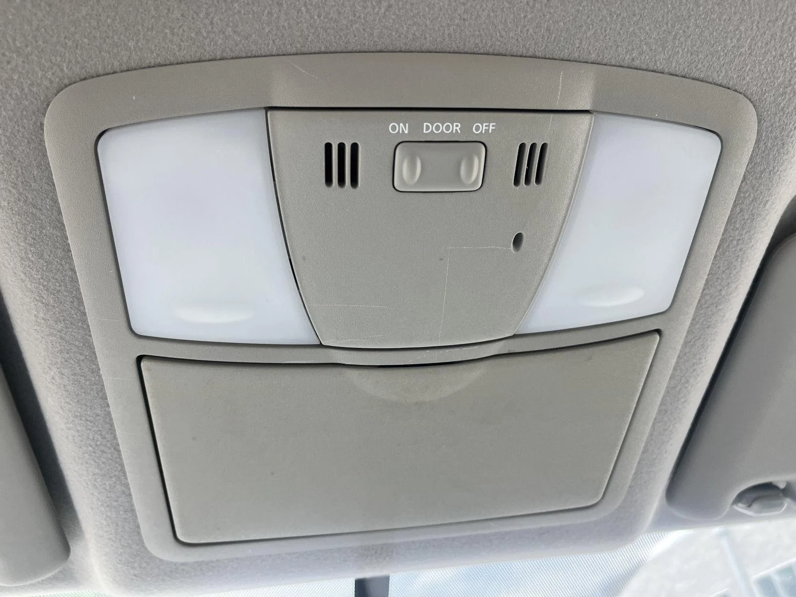 Used 2012 Brilliant Silver Nissan S image 23