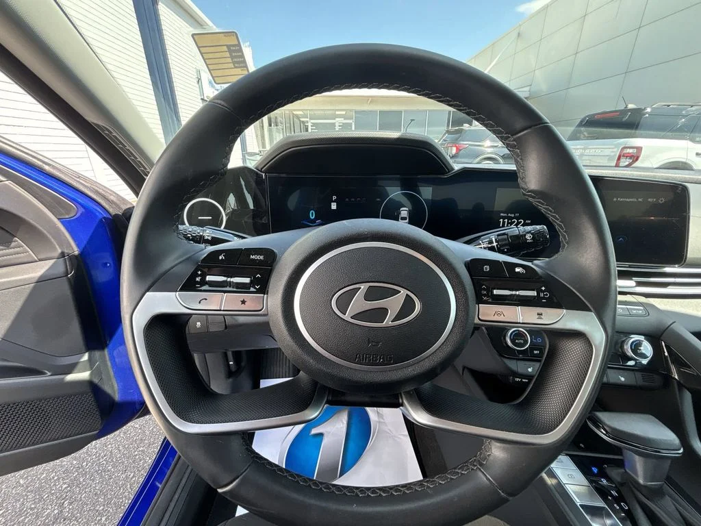 Used 2025 Blue Hyundai SEL Convenience image 11