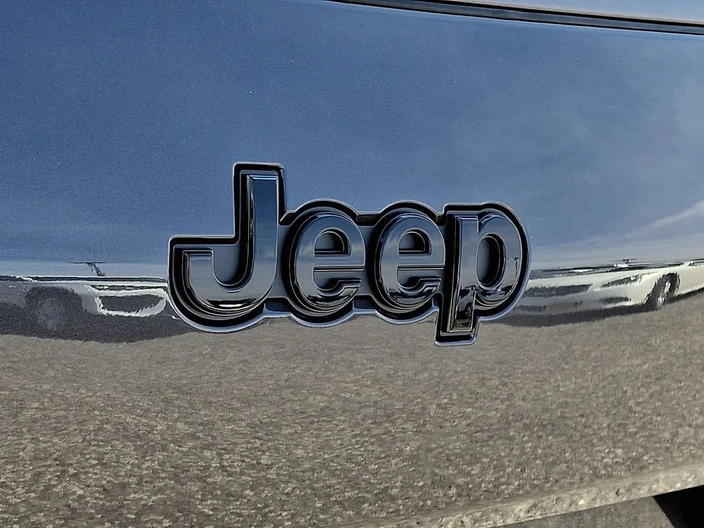 New 2026 Baltic Gray Metallic Clearcoat Jeep Laredo Altitude image 21