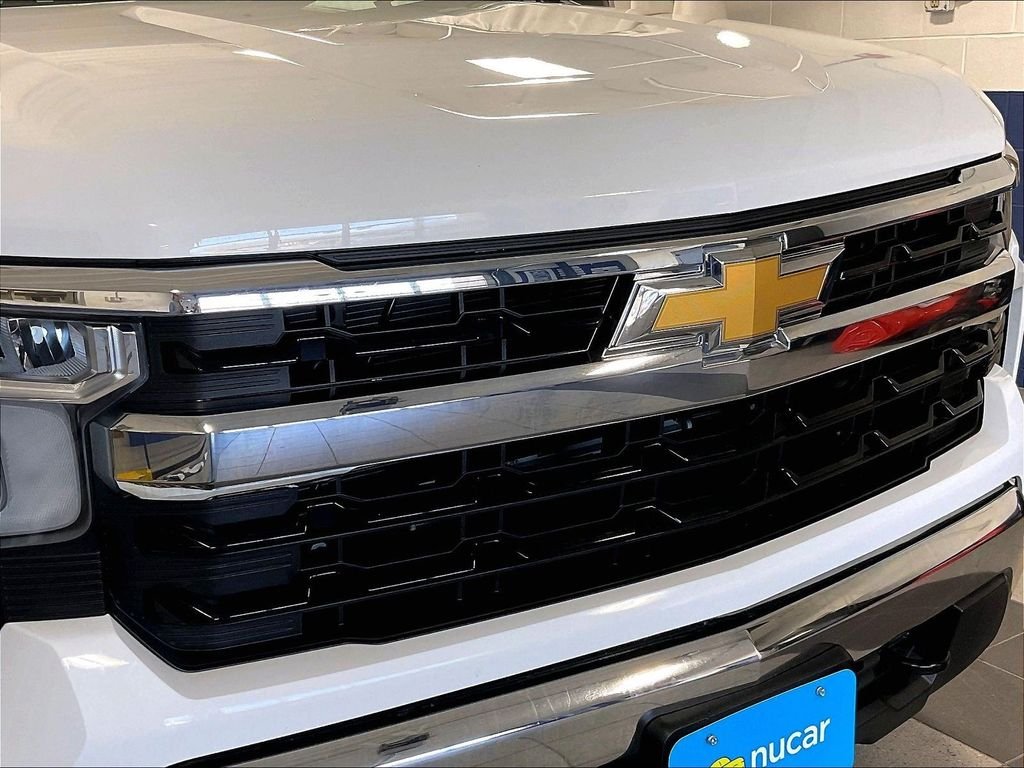 Used 2024 White Chevrolet LT image 31