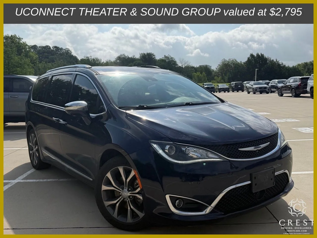 2017 Chrysler Pacifica Limited's photo