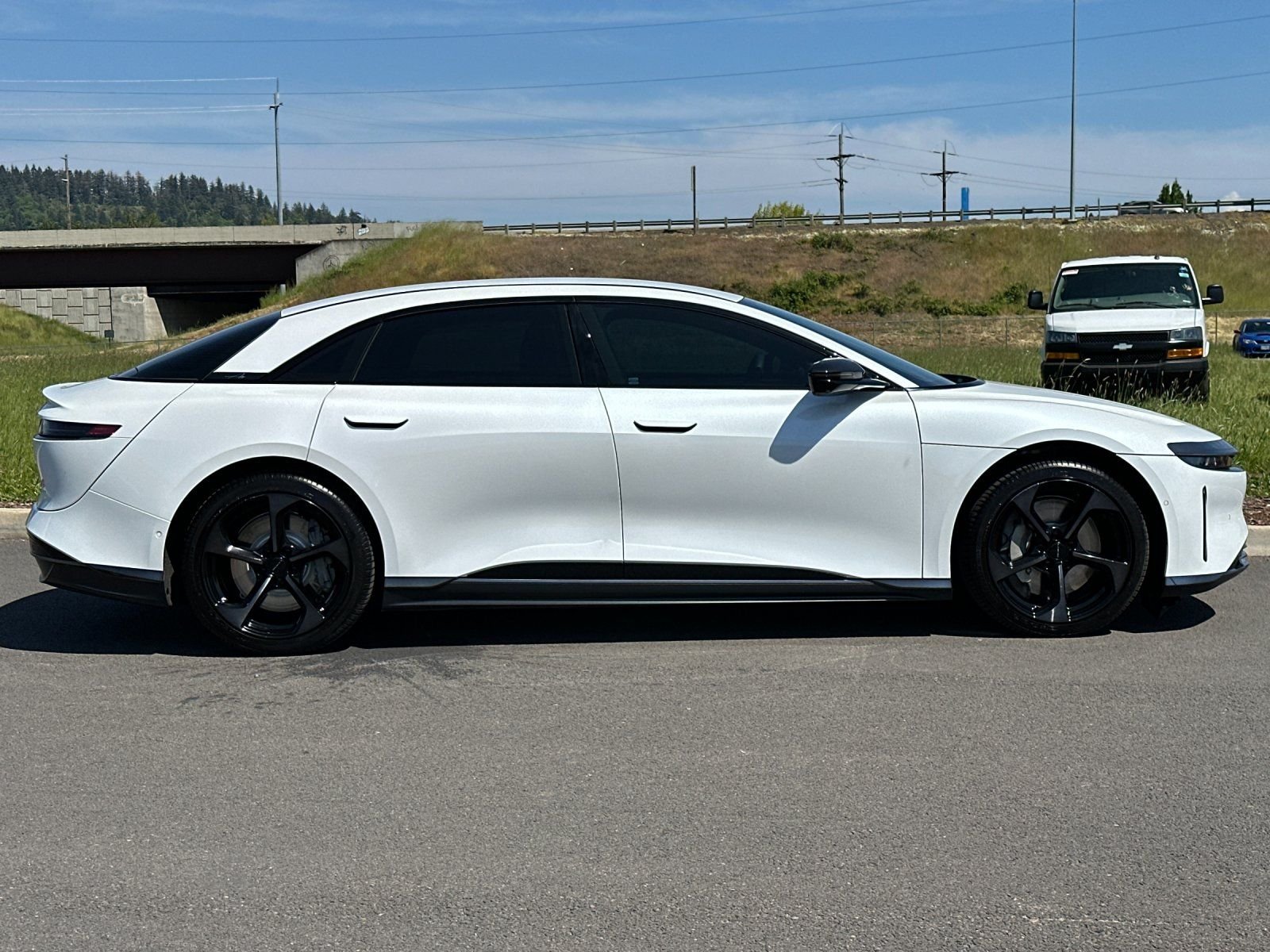 Used 2025  Lucid Touring image 2