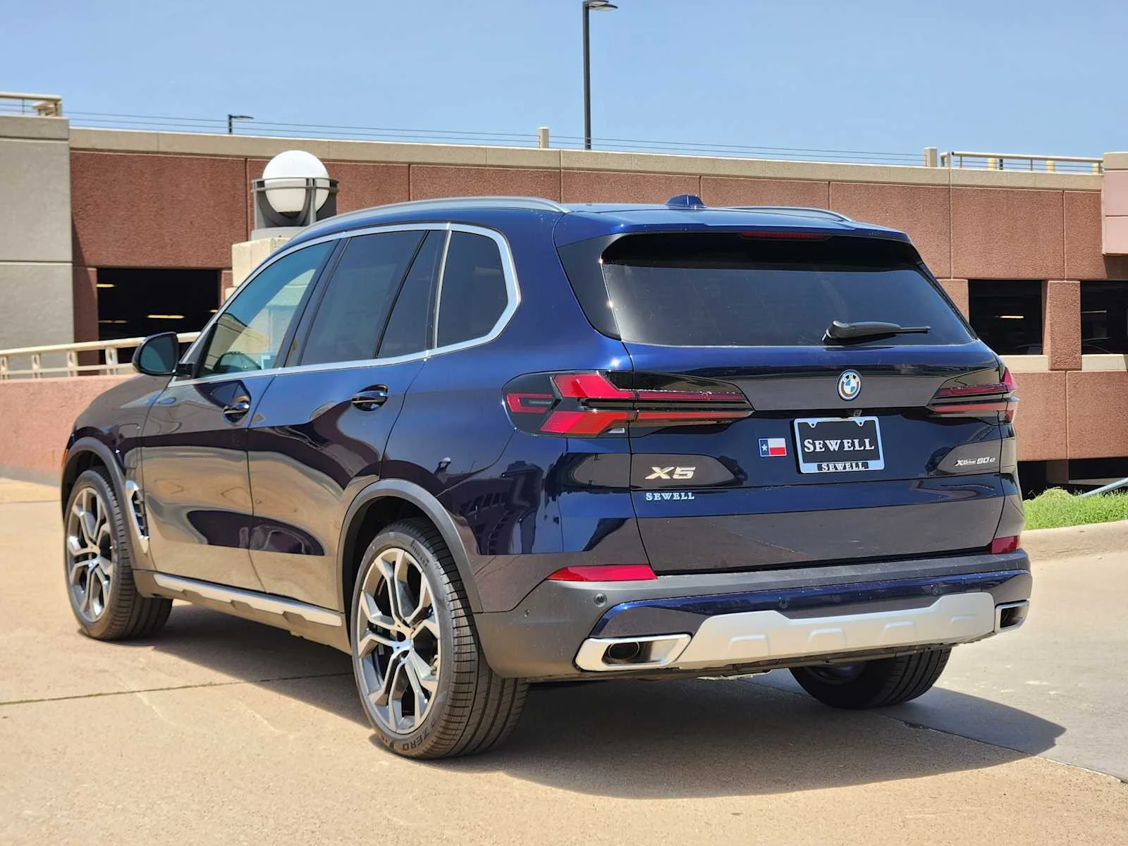 New 2026 Tanzanite Blue II Metallic BMW xDrive50e image 3