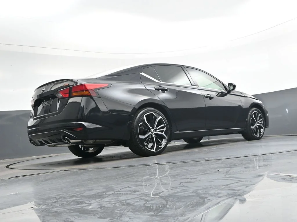 Used 2025 Black Nissan 2.5 SR image 45