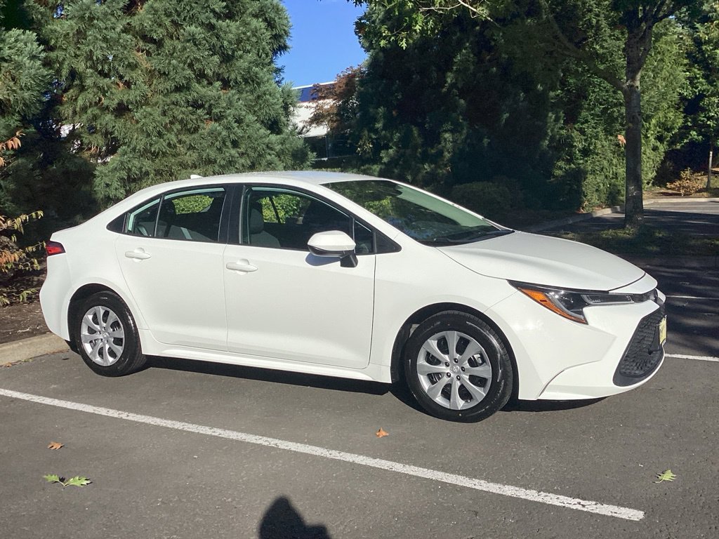 Used 2020 White Toyota LE image 7