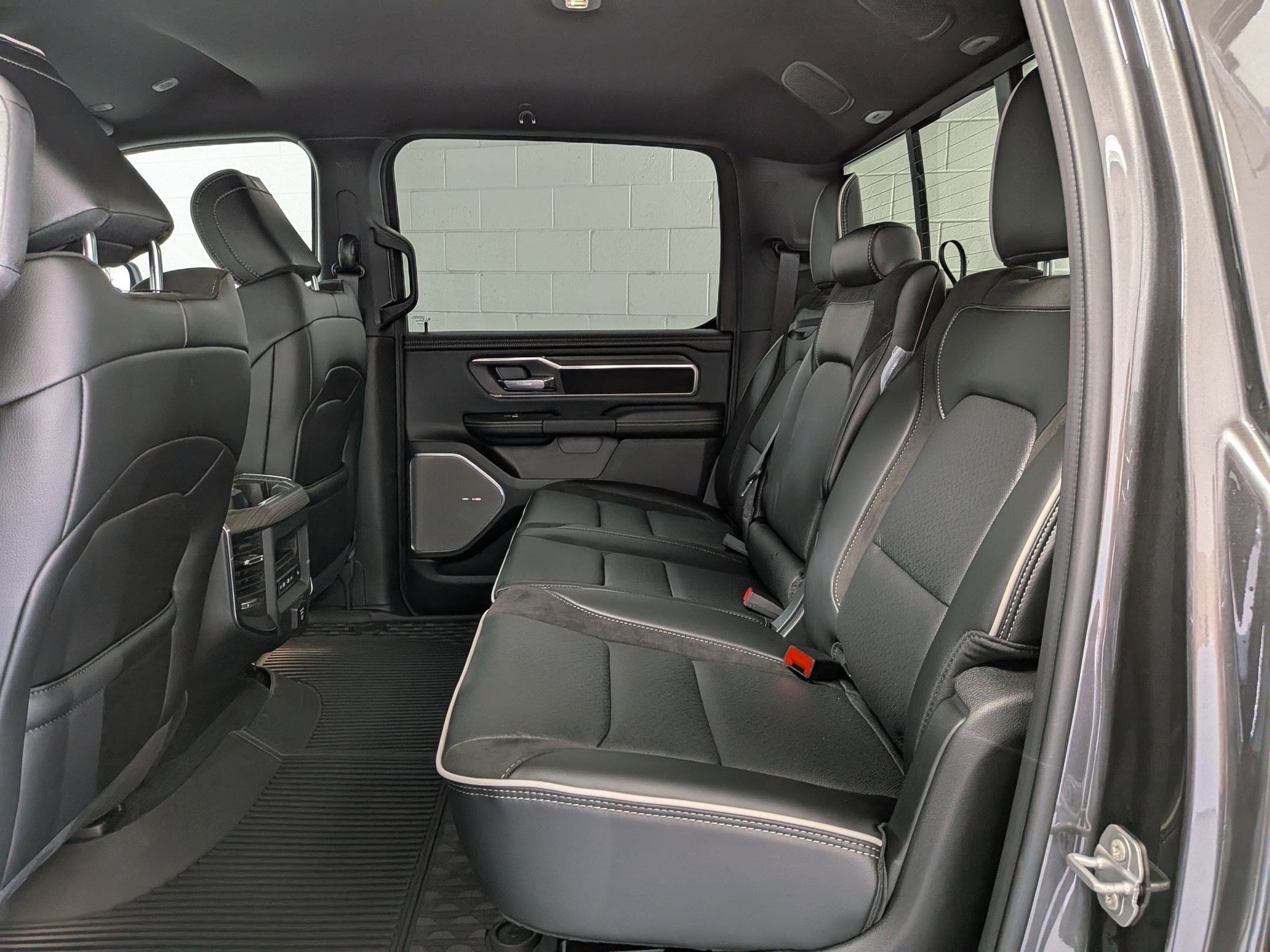 New 2026 Granite Crystal Metallic Clear-Coat Exterior Paint RAM Laramie image 17