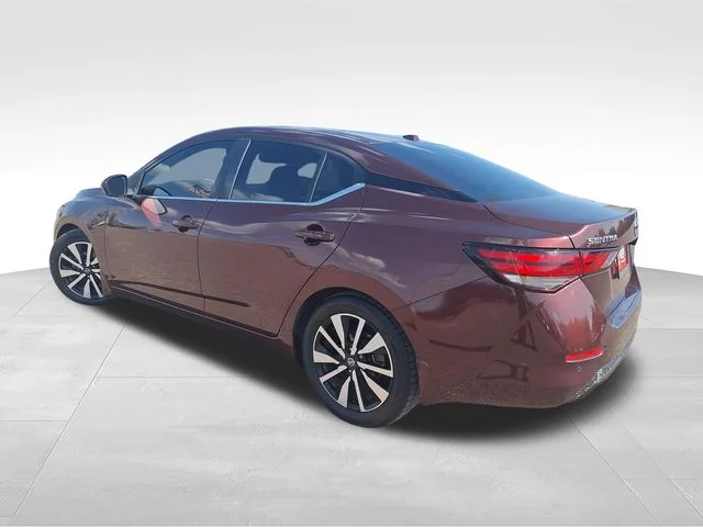 Used 2022 Red Nissan SV image 5