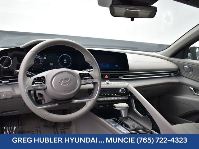 Used 2025 Black Hyundai SEL Convenience image 30