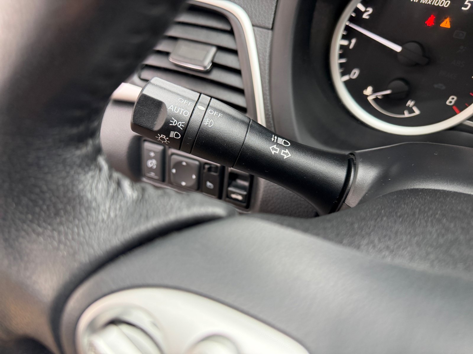 Used 2018 Deep Blue Pearl Nissan SR image 13