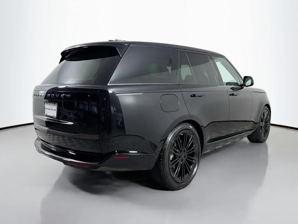 New 2026 Santorini Black Land Rover SE image 5