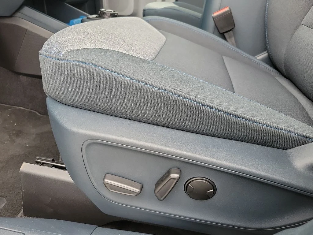 New 2026 Space White Metallic Ford XLT image 12