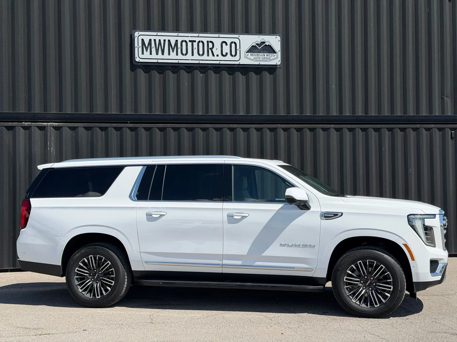 Used 2025 White GMC Elevation image 1