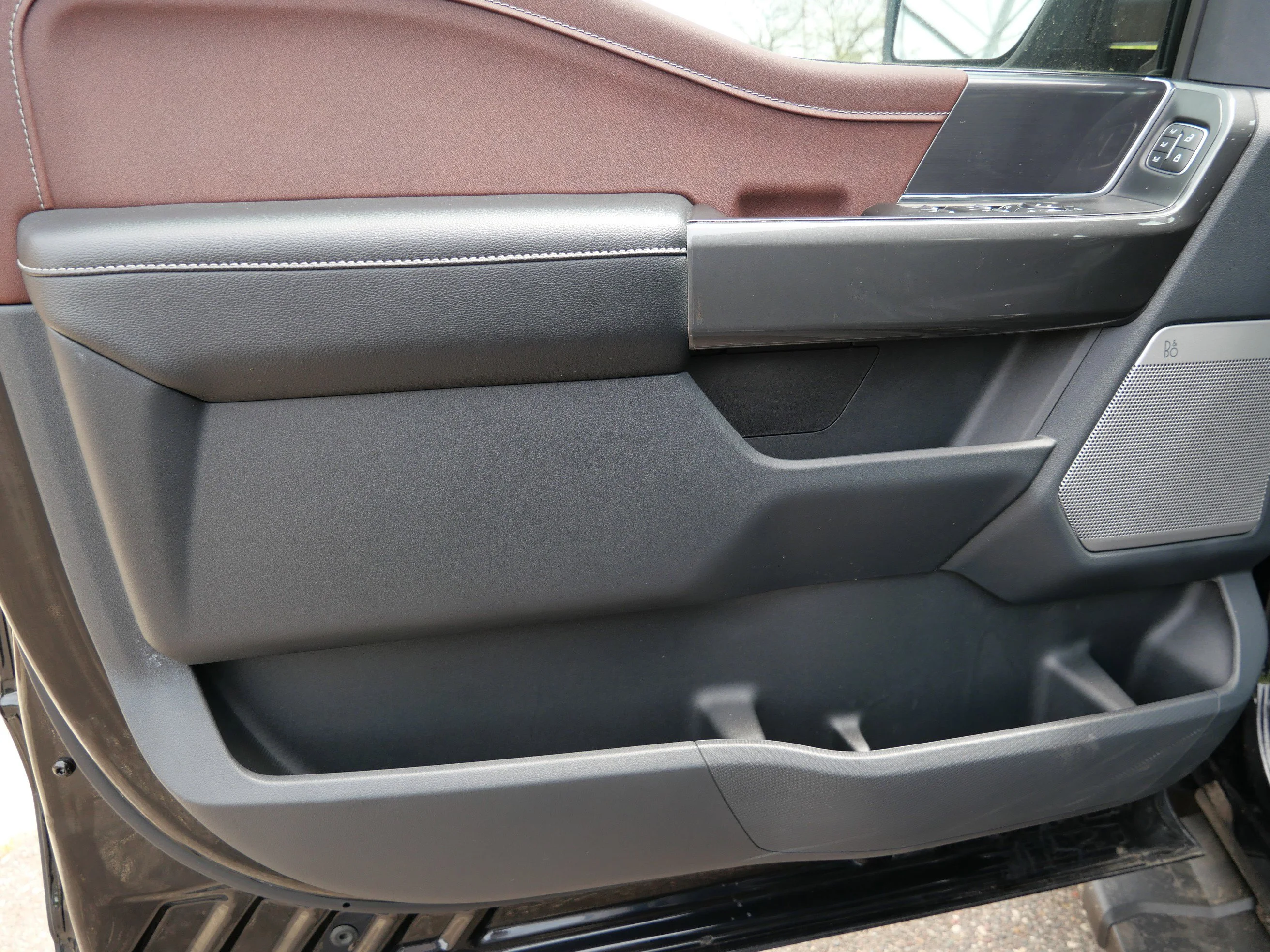 Certified Used 2022 Agate Black Metallic Ford LARIAT image 11