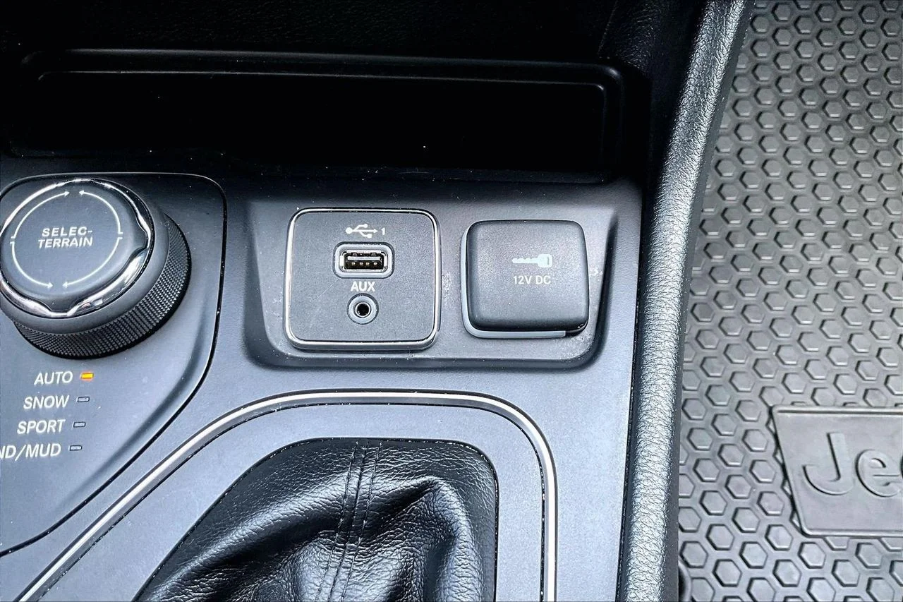 Certified Used 2019 Black Jeep Latitude Plus image 16
