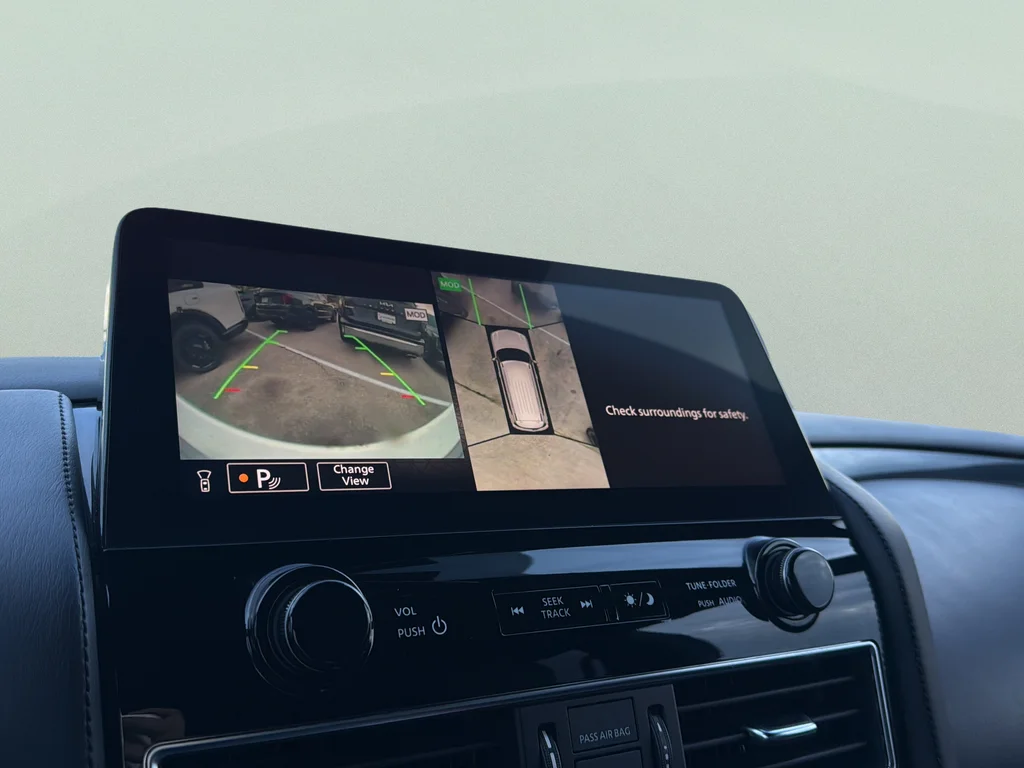 Used 2021 Super Black Nissan SL image 9