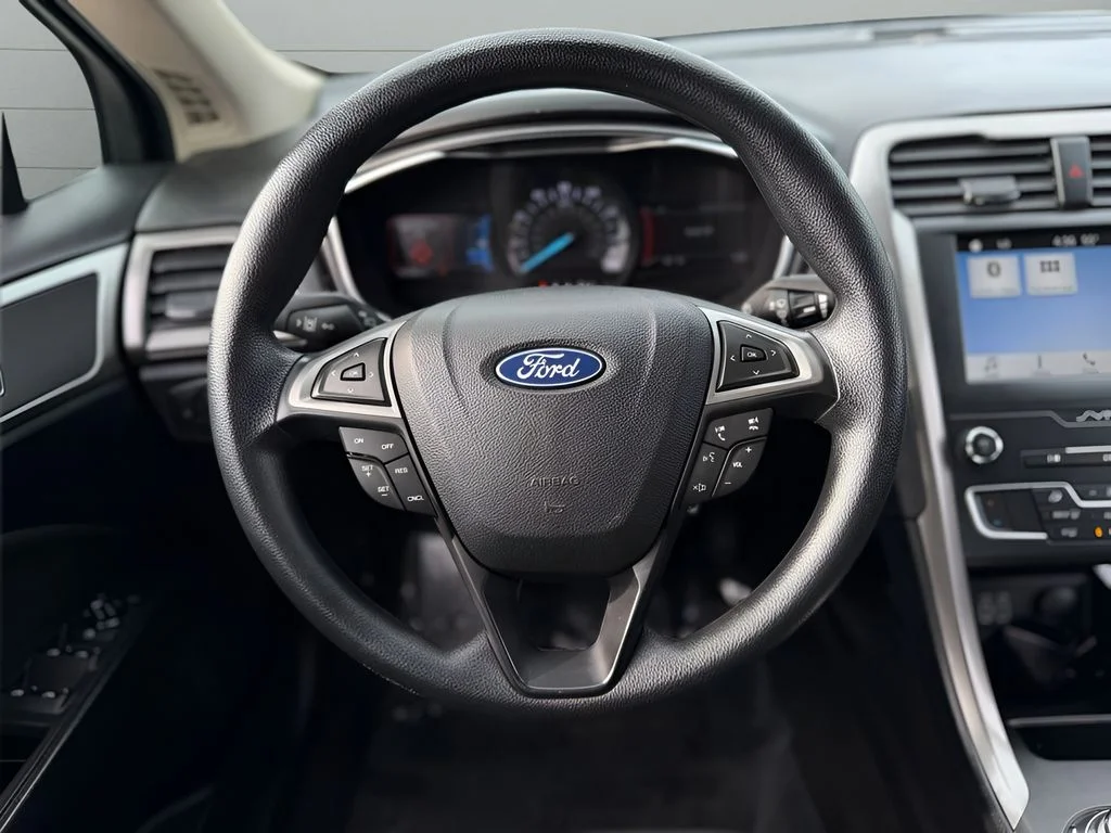 Used 2019 Silver Ford SE image 13
