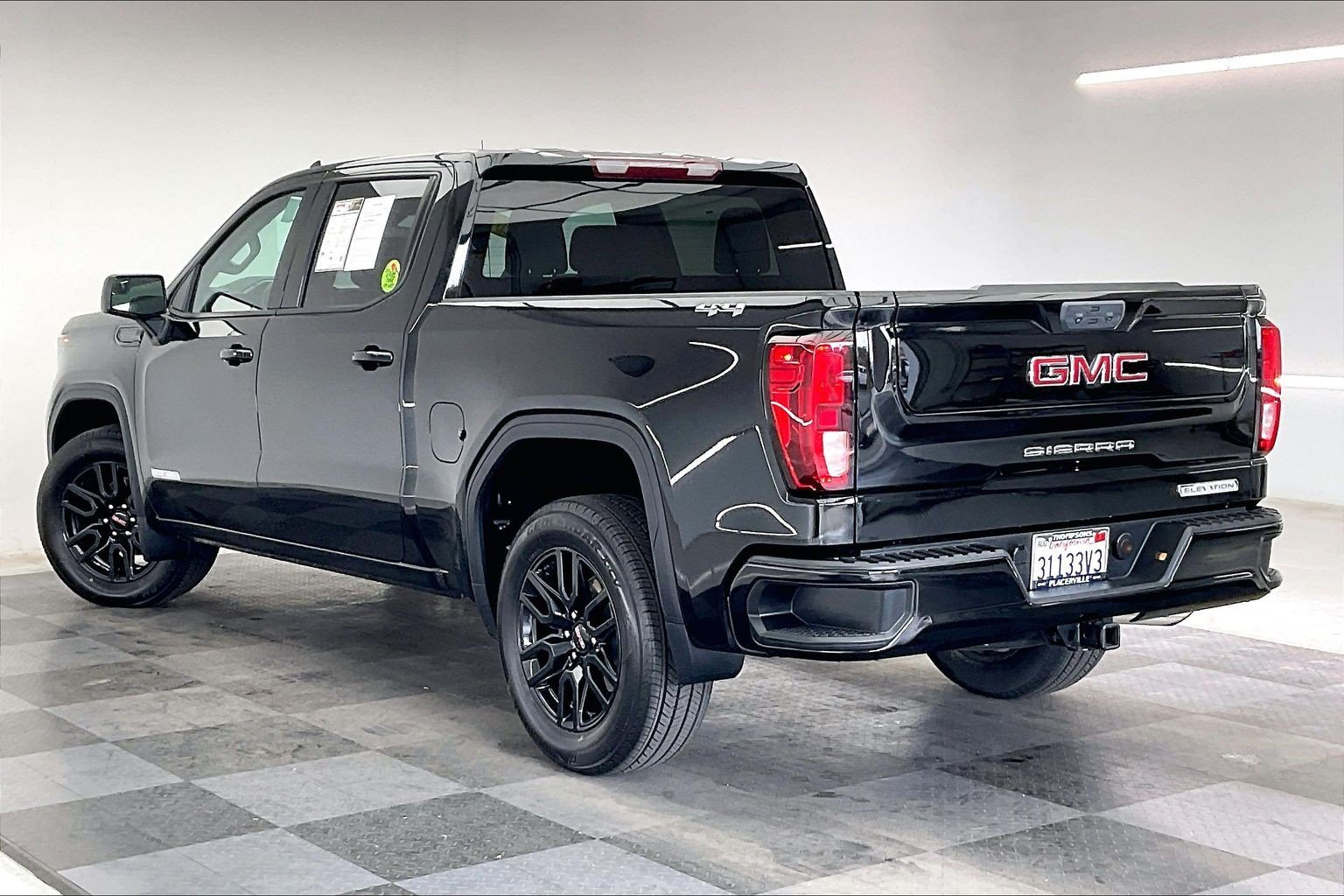 Used 2023 Onyx Black GMC Elevation image 10