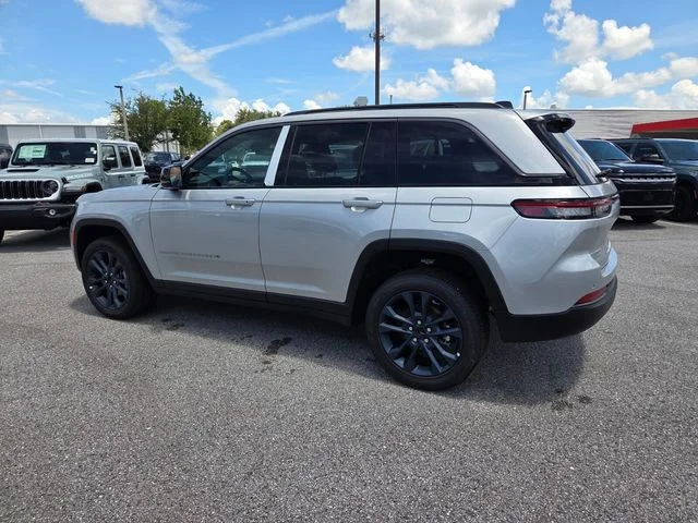 New 2026 Silver Zynith Exterior Paint Jeep 85th Anniversary Edition image 8