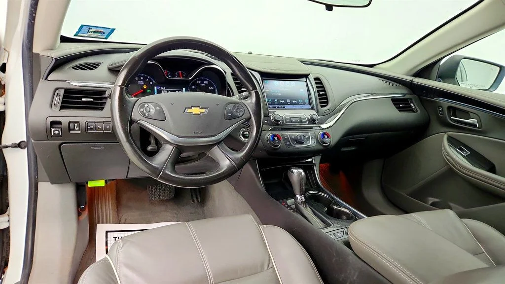 Used 2016 Iridescent Pearl Tricoat Chevrolet 4dr Sedan LTZ w/2LZ image 12