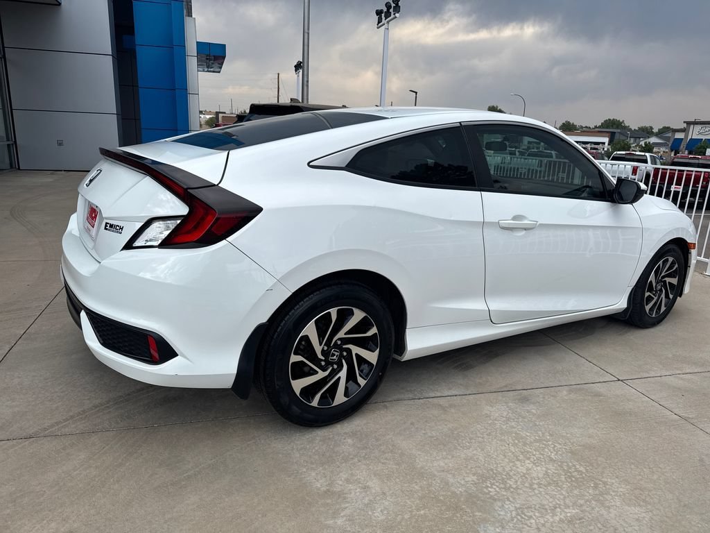 Used 2017  Honda LX image 5