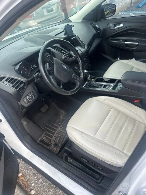 Used 2018 White Ford SEL image 4