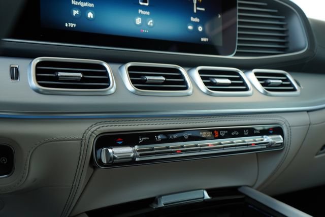 New 2026 MANUFAKTUR Moonlight White Metallic Mercedes-Benz AMG® GLE 53 4MATIC+ Coupe image 71