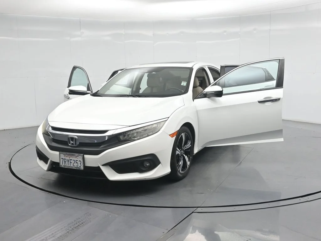 Used 2016 White Honda Touring image 27