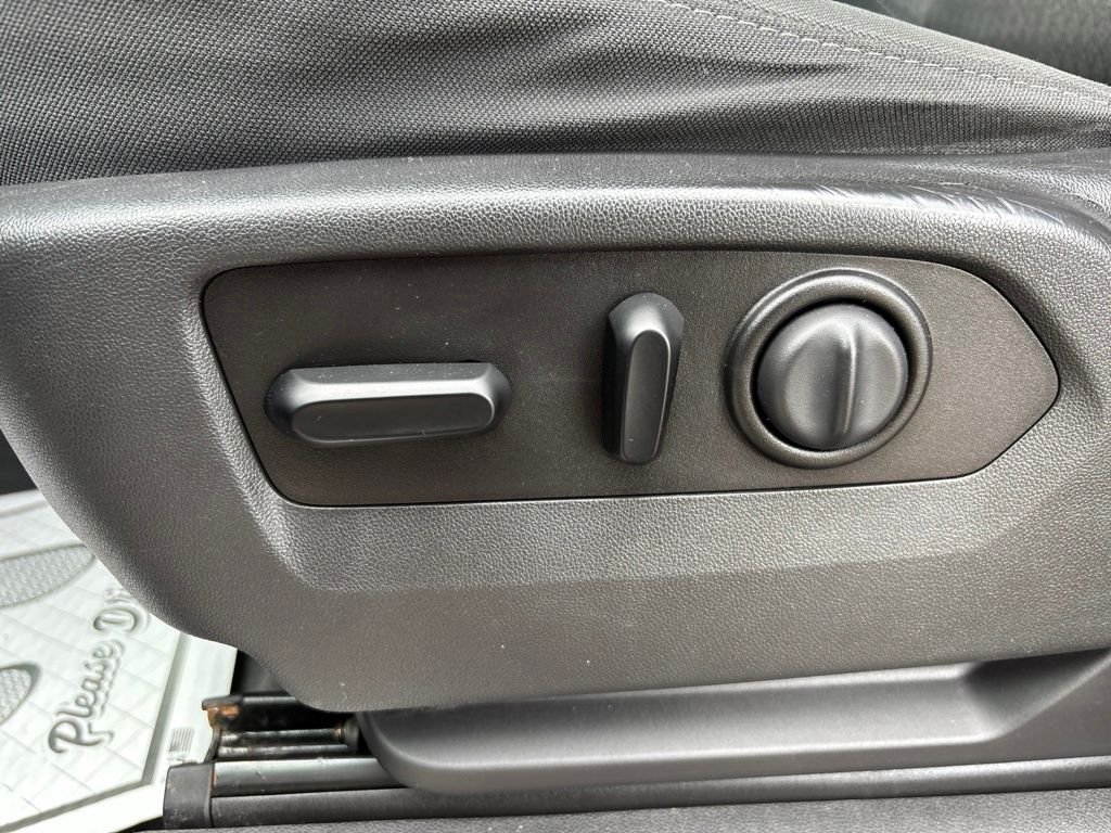 Used 2020 Black GMC Elevation image 19