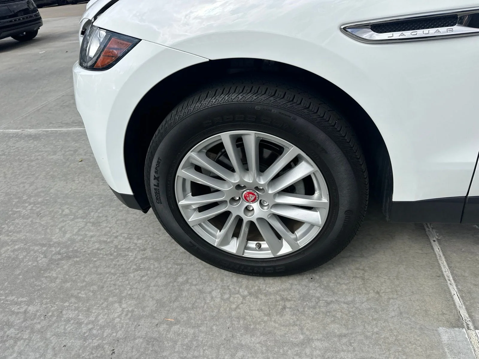 Used 2019 White Jaguar 25t Prestige image 6