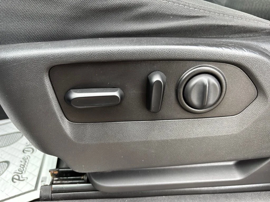 Used 2020 Black GMC Elevation image 19
