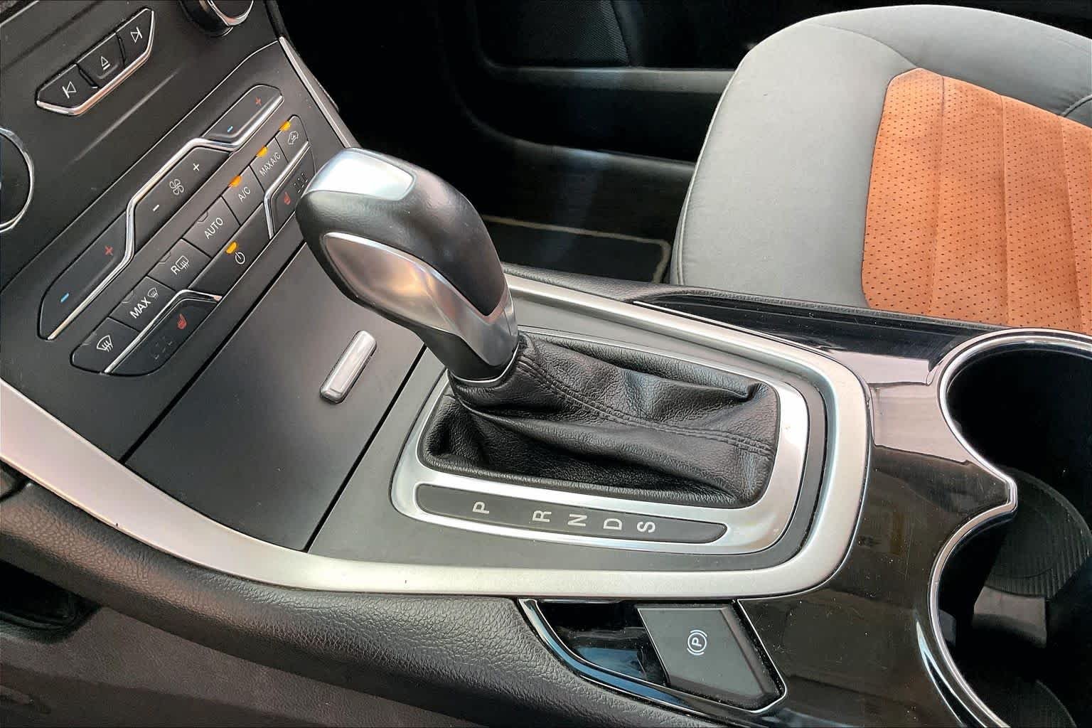 Used 2018 Shadow Black Ford SEL image 15
