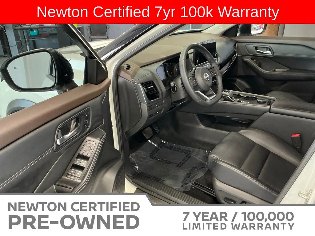Certified Used 2023 Pearl White Tricoat/Super Black Nissan SL image 8