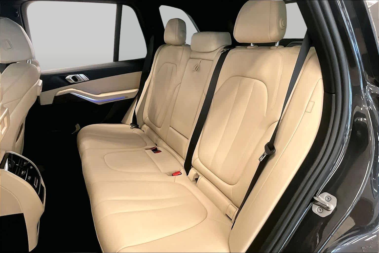 Used 2022 Dark Graphite Metallic BMW sDrive40i image 18