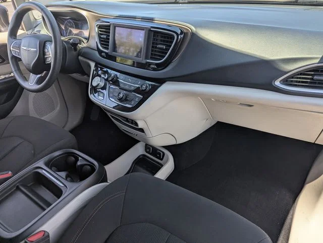Used 2018 Granite Crystal Metallic Clearcoat Chrysler Touring Plus image 11