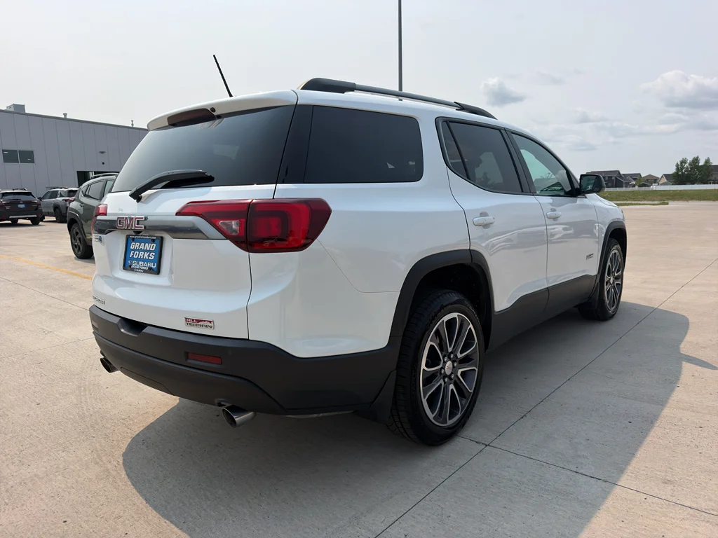 Used 2018 White Frost Tricoat GMC SLT image 5