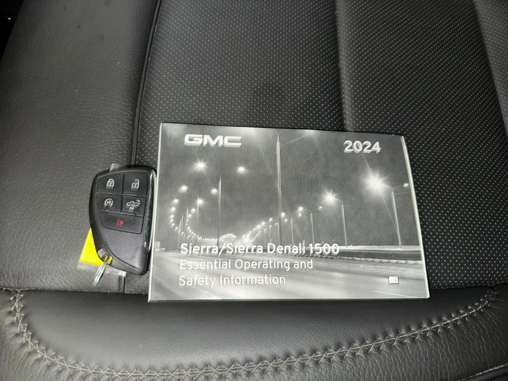 Used 2024 White Frost Tricoat GMC Denali image 4